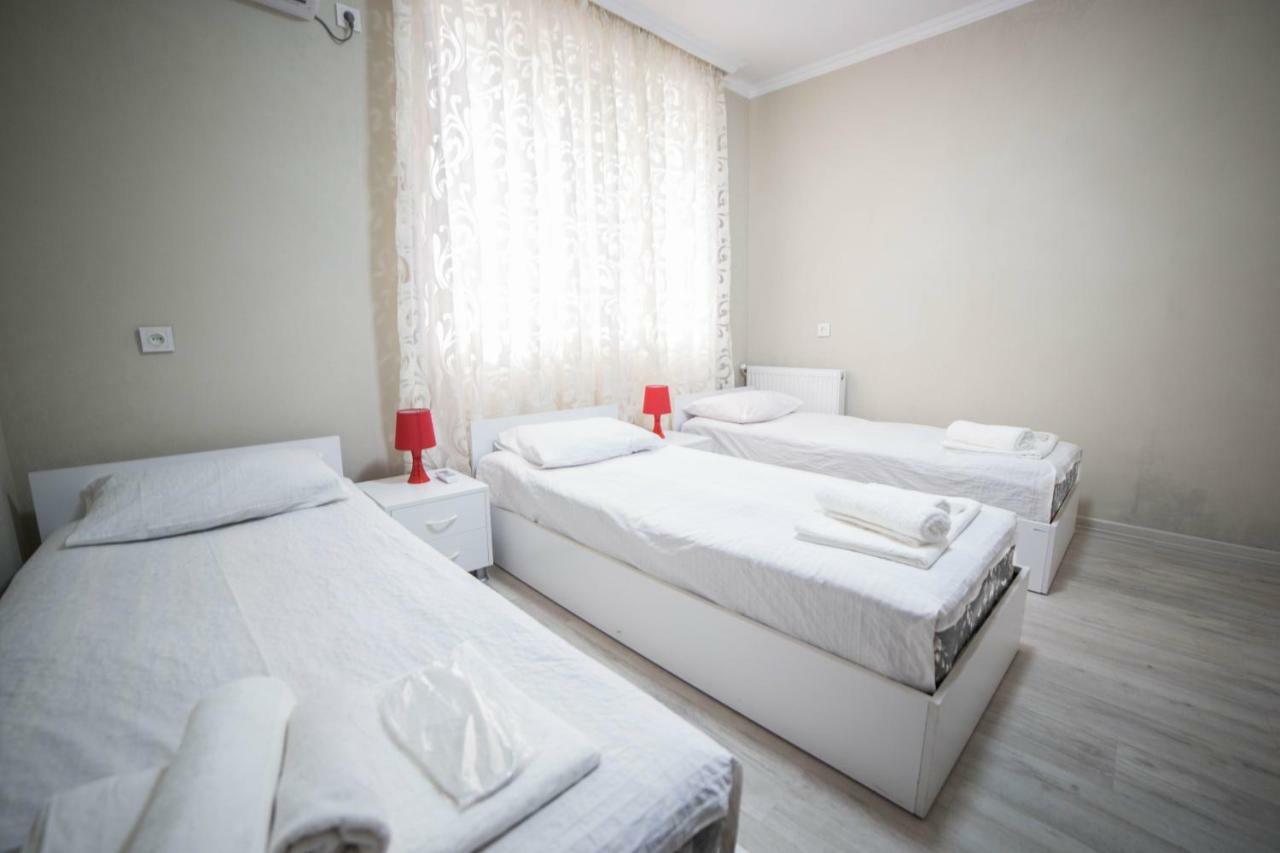 Guest House Theodora クタイシ エクステリア 写真
