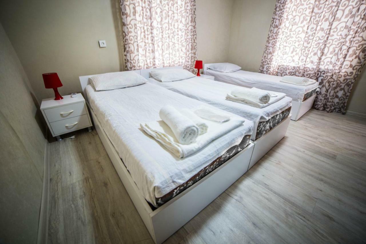 Guest House Theodora クタイシ エクステリア 写真