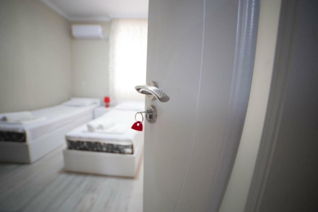 Guest House Theodora クタイシ エクステリア 写真